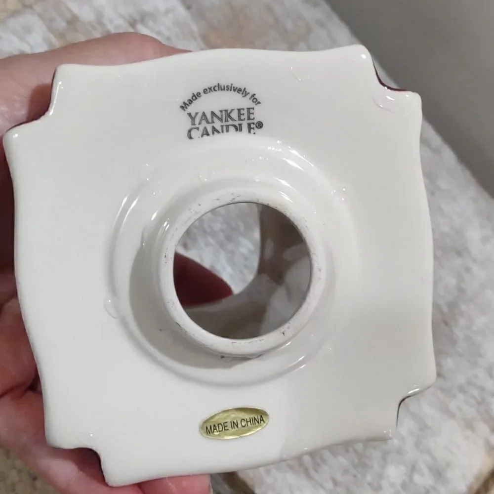 Small Yankee Ceramic Candle Shade.    Y1